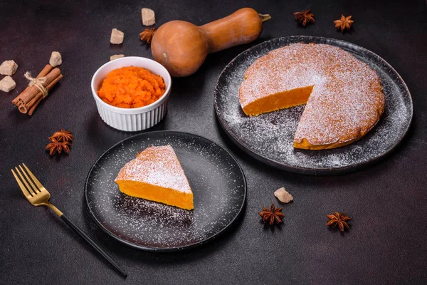 Krem şanti ve tarçınlı kabak turtası.