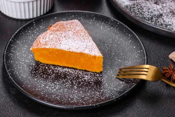 Krem şanti ve tarçınlı kabak turtası.