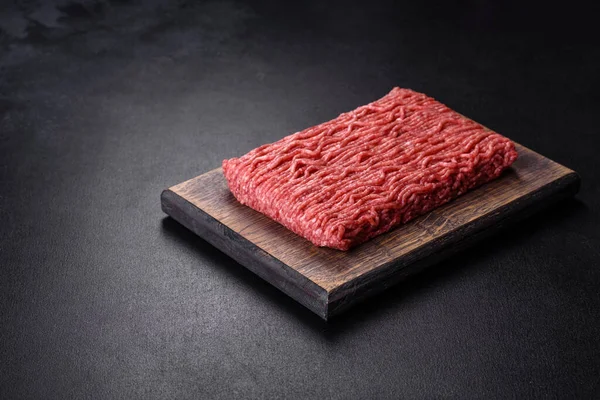 Carne Picada Cruda Carne Molida Fondo Negro Vista Superior Copiar —  Fotos de Stock