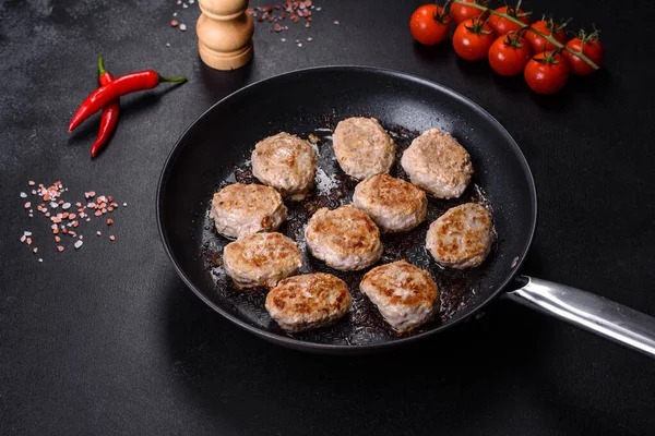 Fried Cutlets Minced Meat Frying Pan Spices Dark Concrete Background — стоковое фото