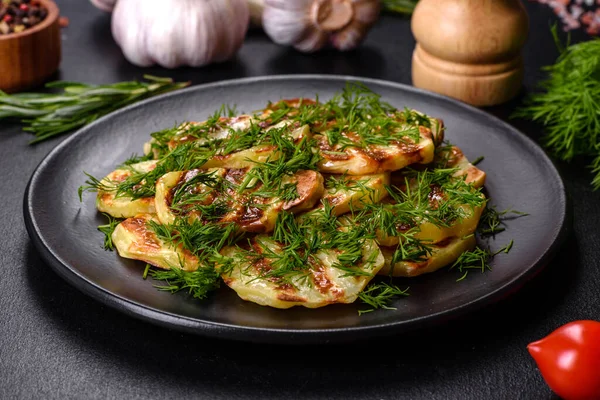 Delicious Grilled Potato Slices Spices Herbs Black Plate Dark Concrete — Stok fotoğraf