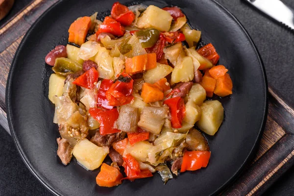 Zdravý Vegetariánský Oběd Dušená Zahradní Zelenina Zeleninová Ratatouille — Stock fotografie