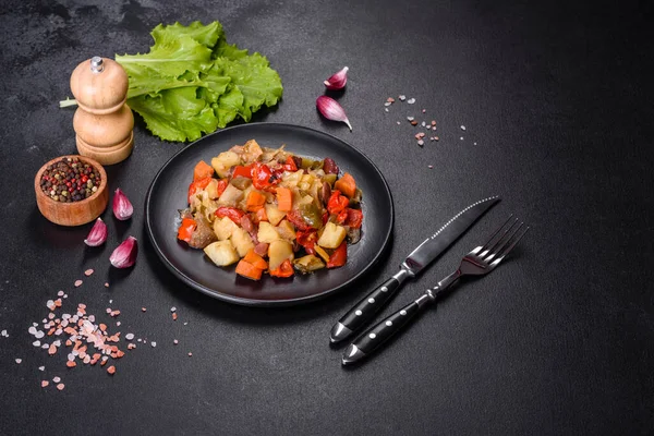 Gesundes Vegetarisches Mittagessen Gedünstetes Gartengemüse Gemüseratatouille — Stockfoto