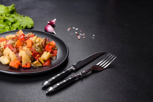 Gesundes Vegetarisches Mittagessen Gedünstetes Gartengemüse Gemüseratatouille — Stockfoto