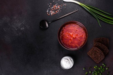 Pancar çorbası - geleneksel Ukrayna çorba pancar, domates, lahana, havuç ve sığır eti yapılır