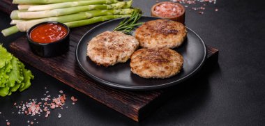 Izgara et pirzolası. Hamburger için pirzola. Üst Manzara. Metnin için boş yer