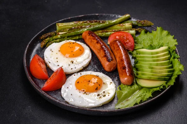 Delicious Nourishing Breakfast Fried Eggs Sausages Asparagus Tomatoes Avocado Spices — Stock Photo, Image
