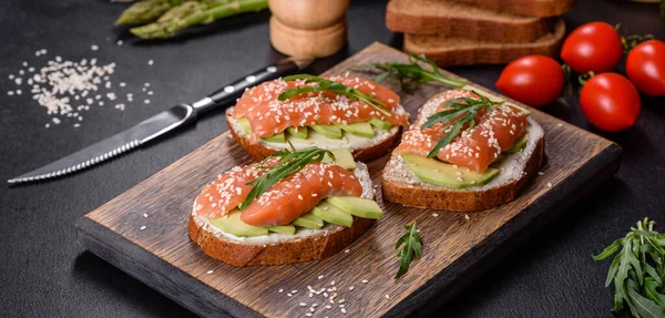 Open Sandwich Toast Grain Bread Salmon Avocado Sesame Seeds Healthy — Stock Photo, Image