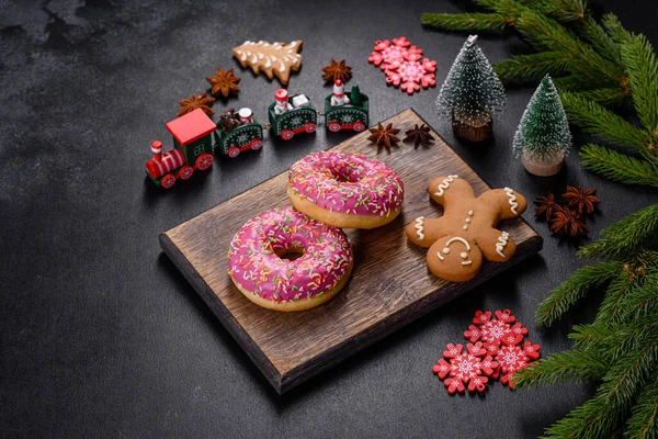 Ein Wunderschöner Donut Mit Rosa Glasur Und Farbigem Streusel Auf — Stockfoto