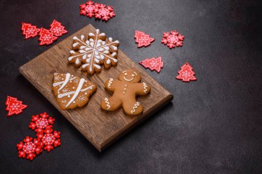 Noel kurabiyesi. Ballı, zencefilli ve tarçınlı lezzetli zencefilli kurabiyeler. Kış bileşimi