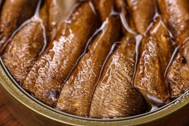 Lezzetli taze sandviç, kızarmış ekmek, tereyağı ve salatalık. Hızlı sağlıklı atıştırmalık