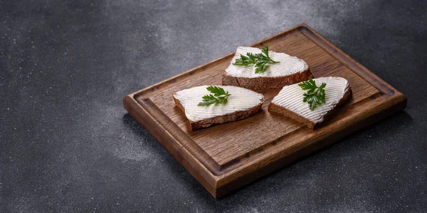 Home Made Bread Wooden Cutting Board Curd Cheese Ricotta Herbs — Φωτογραφία Αρχείου
