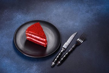 Kırmızı kadife pasta, kırmızı tereyağlı kek, krem peynirli sünger kek, Amerikan mutfağı.