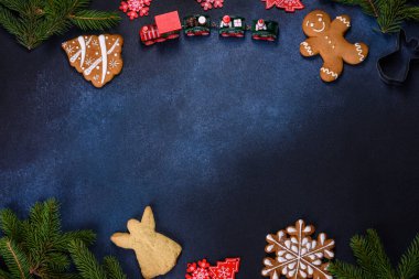 Noel kurabiyesi. Ballı, zencefilli ve tarçınlı lezzetli zencefilli kurabiyeler. Kış bileşimi