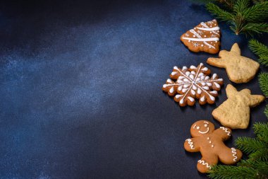 Noel kurabiyesi. Ballı, zencefilli ve tarçınlı lezzetli zencefilli kurabiyeler. Kış bileşimi