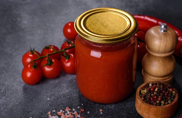 Spicy Sweet Tomato Sauce Garlic Pepper Herbs Glass Jars Canned — Foto de Stock