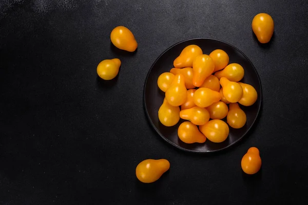 Pear Shaped Small Yellow Tomatoes Ceramic Plate Dark Concrete Table — Fotografia de Stock