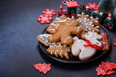 Noel kurabiyesi. Ballı, zencefilli ve tarçınlı lezzetli zencefilli kurabiyeler. Kış bileşimi