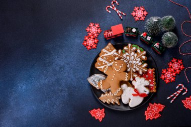 Noel kurabiyesi. Ballı, zencefilli ve tarçınlı lezzetli zencefilli kurabiyeler. Kış bileşimi