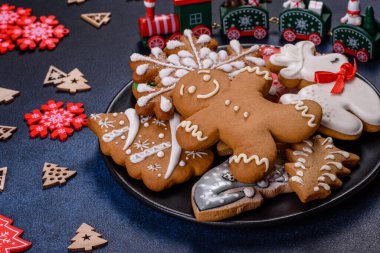 Noel kurabiyesi. Ballı, zencefilli ve tarçınlı lezzetli zencefilli kurabiyeler. Kış bileşimi