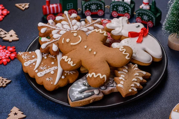 Kerstpeperkoek Heerlijke Peperkoek Koekjes Met Honing Gember Kaneel Wintersamenstelling — Stockfoto