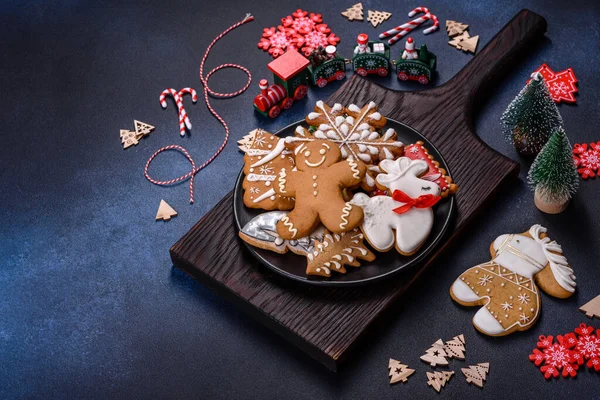 Christmas Gingerbread Delicious Gingerbread Cookies Honey Ginger Cinnamon Winter Composition — Stock Photo, Image