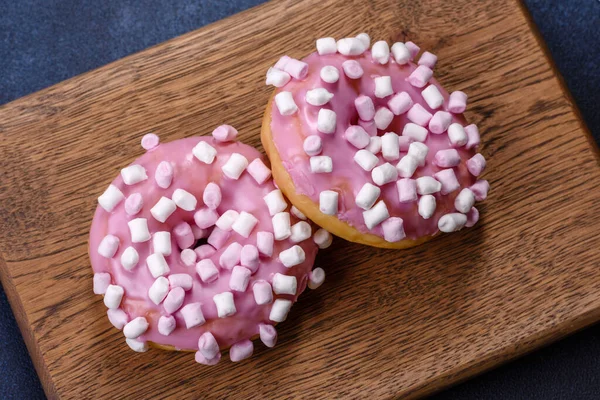 Pink Glazed Doughnut Marshmallow Christmas Decorations Wooden Cutting Board Dark — Stockfoto