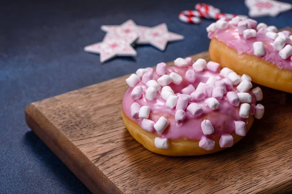 Pink Glazed Doughnut Marshmallow Christmas Decorations Wooden Cutting Board Dark — Stockfoto
