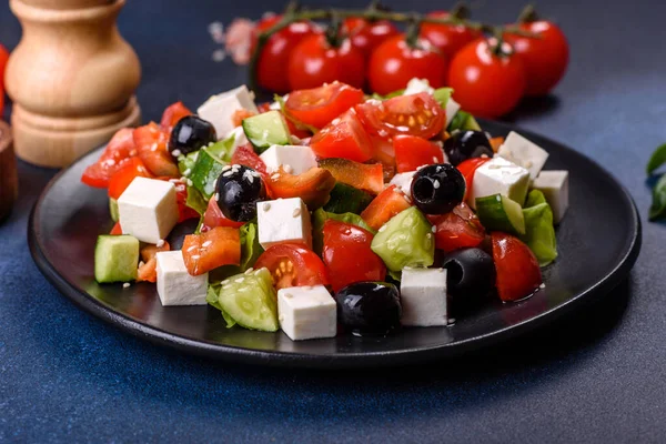 Salada Grega Fresca Com Tomate Pepino Pimentão Bel Azeitonas Queijo — Fotografia de Stock