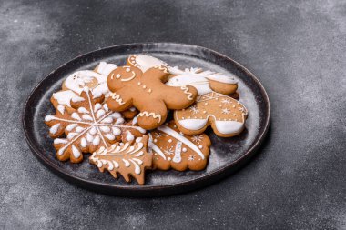 Noel kurabiyesi. Ballı, zencefilli ve tarçınlı lezzetli zencefilli kurabiyeler. Kış bileşimi