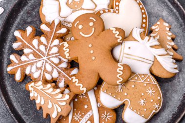 Noel kurabiyesi. Ballı, zencefilli ve tarçınlı lezzetli zencefilli kurabiyeler. Kış bileşimi