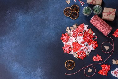 Noel kurabiyesi. Ballı, zencefilli ve tarçınlı lezzetli zencefilli kurabiyeler. Kış bileşimi