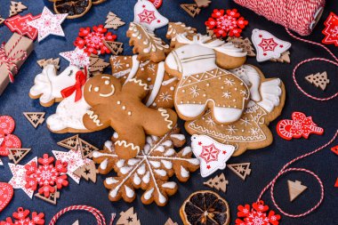 Noel kurabiyesi. Ballı, zencefilli ve tarçınlı lezzetli zencefilli kurabiyeler. Kış bileşimi