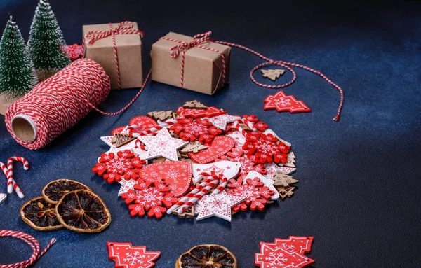 Noel kurabiyesi. Ballı, zencefilli ve tarçınlı lezzetli zencefilli kurabiyeler. Kış bileşimi