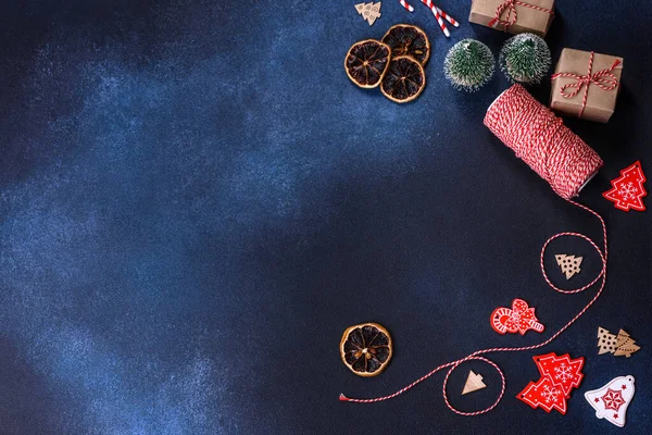 Noel kurabiyesi. Ballı, zencefilli ve tarçınlı lezzetli zencefilli kurabiyeler. Kış bileşimi