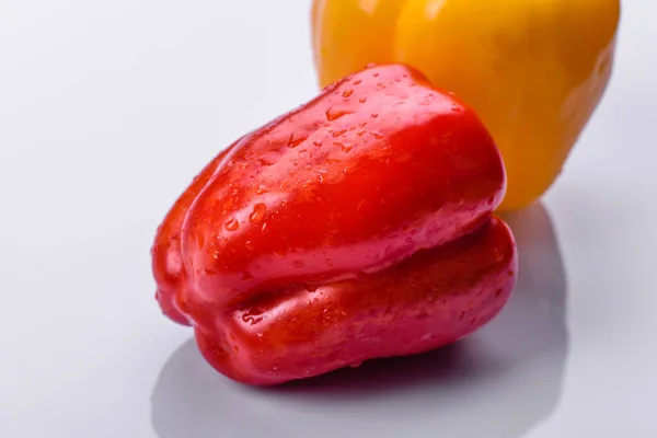 秋天收获的新鲜的红辣椒 为素菜准备配料 — 图库照片