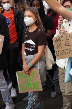Milano - Greta Thunberg ve Vanessa Nakate al Friday for Future Youth 4 Climate - Manifastazione Studentesca contro i cambiamenti climatici