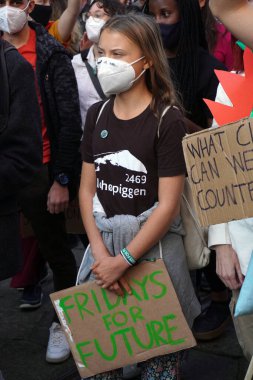 Milano - Greta Thunberg ve Vanessa Nakate al Friday for Future Youth 4 Climate - Manifastazione Studentesca contro i cambiamenti climatici