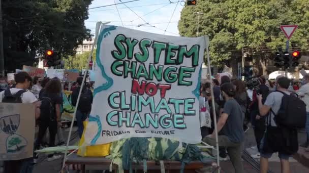 이탈리아 밀라노 2021 청소년 금요일 변화와 온난화에 반대하는 Greta Thunberg — 비디오