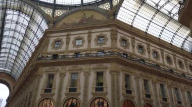 Avrupa, İtalya Milano Ekim 2021 - Vittorio Emanuele Galerisi, Duomo Katedrali Covid-19 Coronavirus 'un kapatılmasının ardından