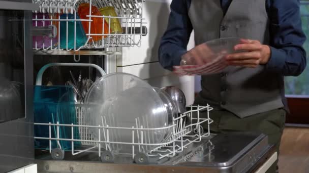 Imágenes Del Hombre Lavando Platos Cocina — Vídeos de Stock