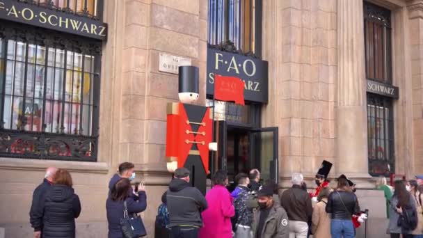 Europa Italien Milano Oktober 2021 Fao Schwarz Världens Största Leksaksbutik — Stockvideo