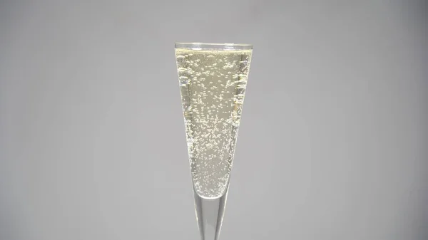 Ett Glas Champagne Med Ett Stänk Vin — Stockfoto