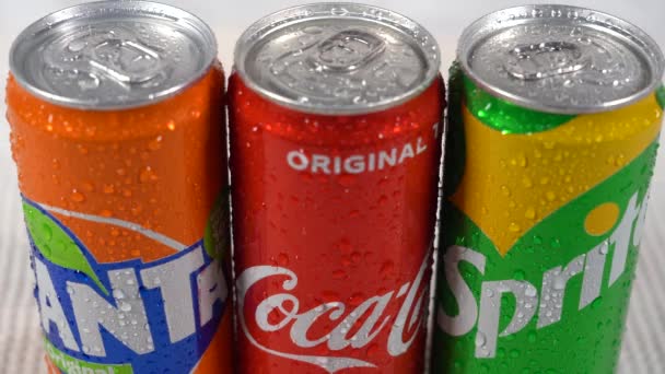 Coca Cola Company Tarafından Üretilen Ünlü Karbonatlı Meşrubat Markası — Stok video