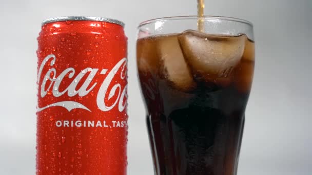 Global Brand Famous Flavored Carbonated Soft Drinks Created Coca Cola — Stock Video