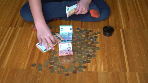 Menino Criança Anos Idade Contar Dinheiro Euro Notas Moedas Euro — Vídeo de Stock