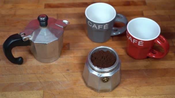 Koffie Thuis Zetten Met Het Koffiezetapparaat Moka Pot Italiaanse Culinaire — Stockvideo