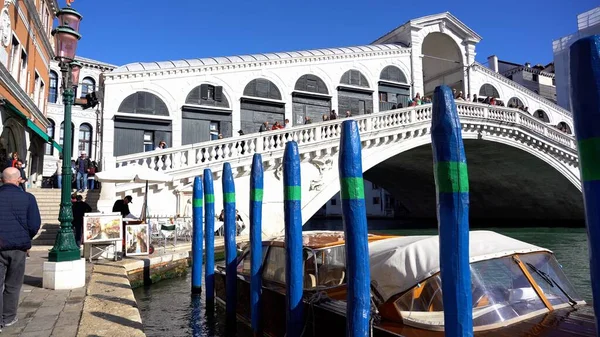 Европа Италия Венеция Ноябрь 2021 Лодка Большом Канале Проходит Знаменитым — стоковое фото