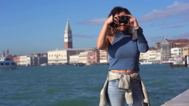 Europa Venezia Giovane Ragazza Che Scatta Foto Venezia Turismo Riprende — Video Stock