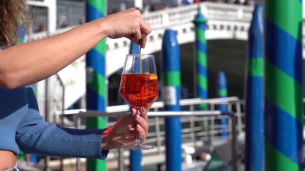 Girl Holds Hand Drinks Glass Spritz City Love Aperitif Alcoholic — стокове відео